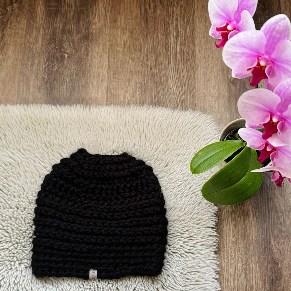 TLC Black Knitted Ponytail Toque